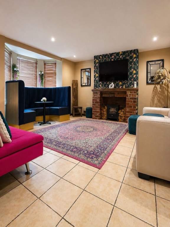 1 Bed Flat - Sleeps 5 - Pet Friendly - Parking