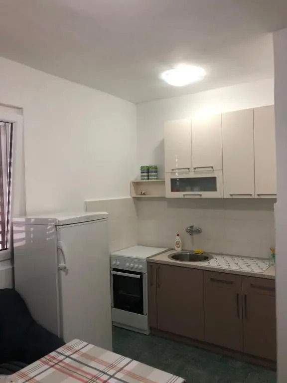 Apartman Sutomore 8 osoba