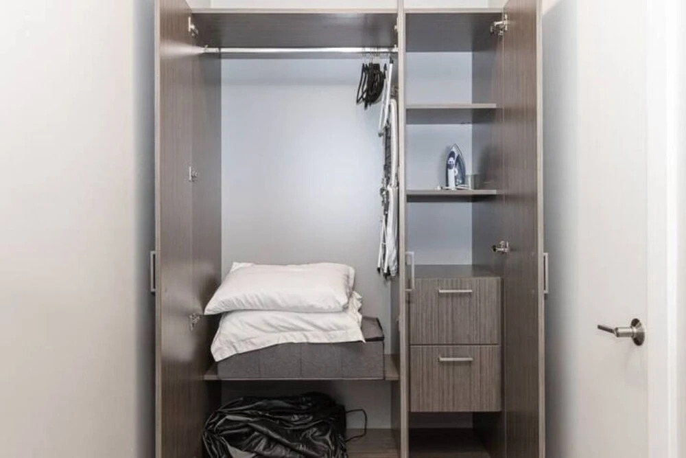 Bright Apt Near All
