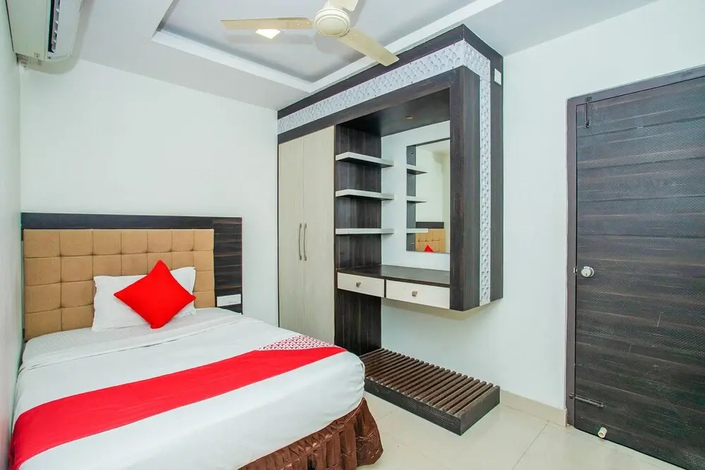 OYO 5641 Hotel Corporate Park Inn