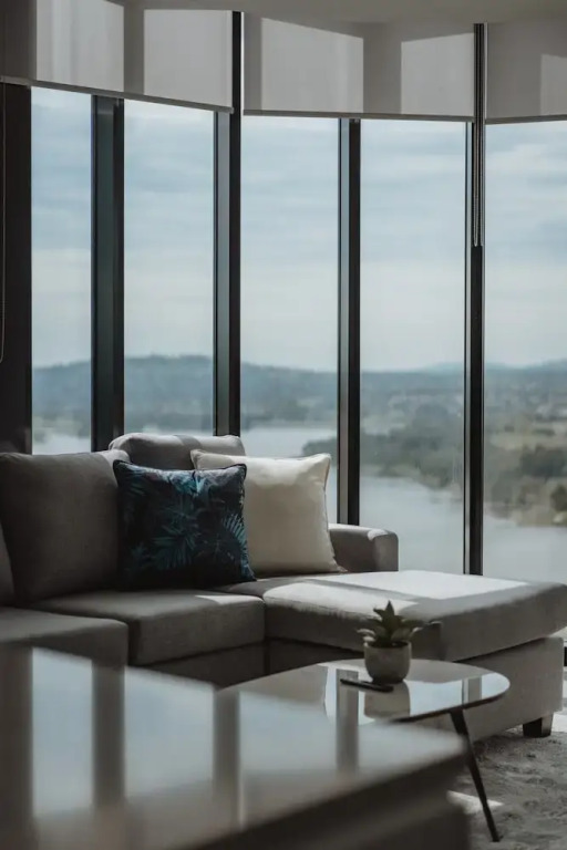 Panoramic Lake View 2-bed With Pool,