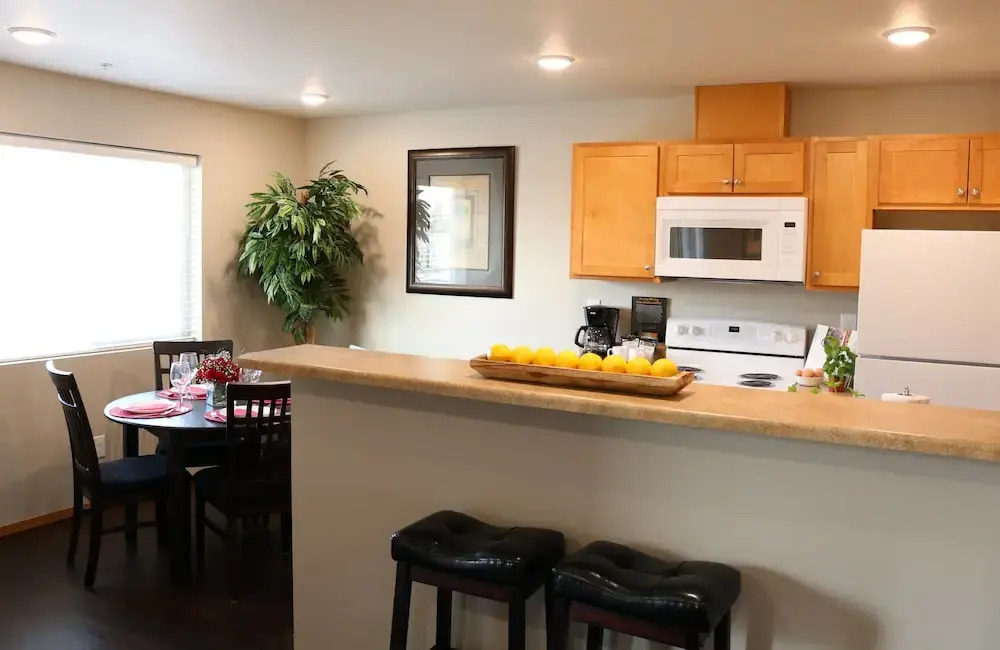 Autumn Leaf Furnished Apartments
