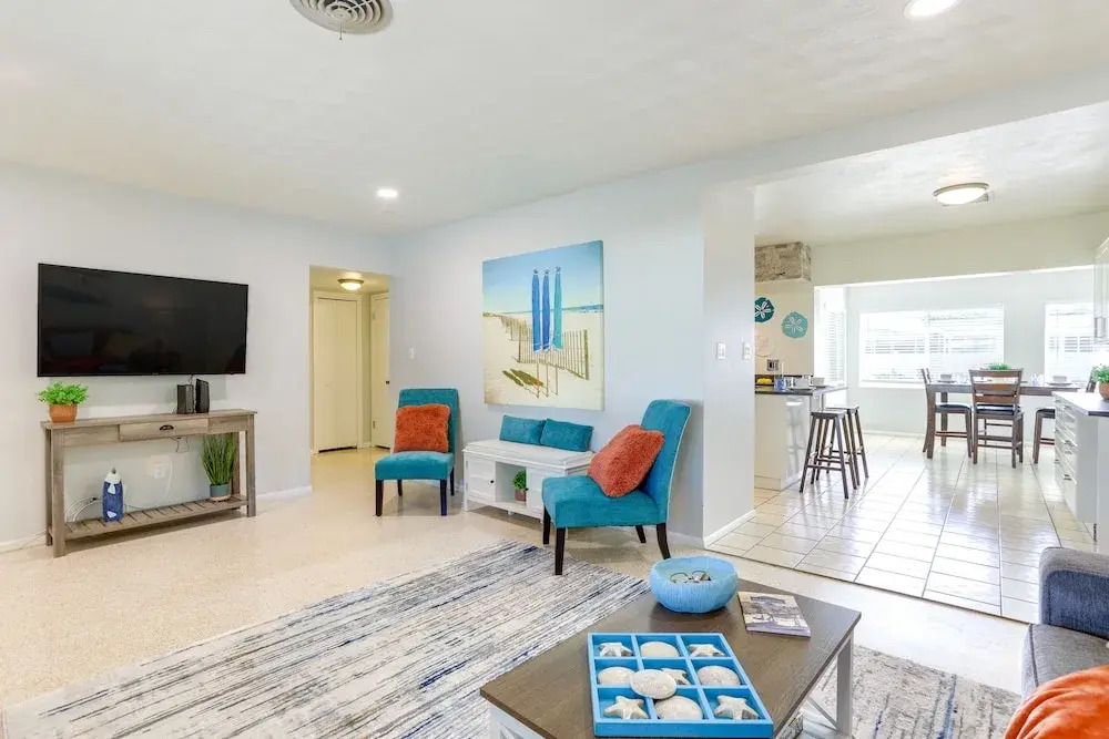 Clearwater Oasis: Gas Grill, Beach Chairs & More!