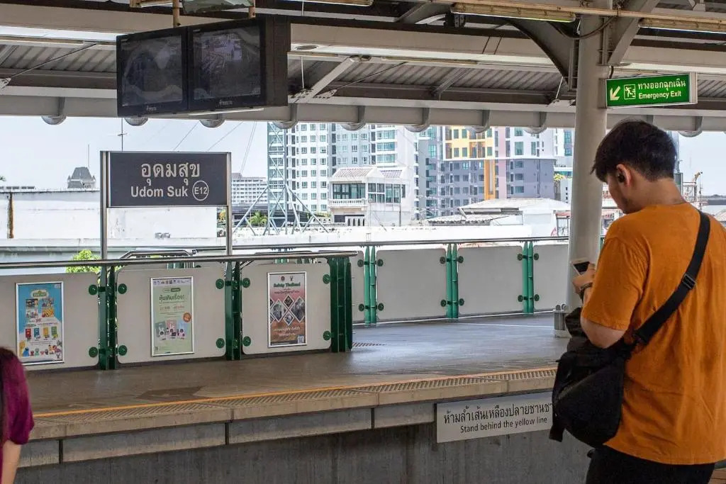 U2 Large 2 Bedrooms 100m to BTS station