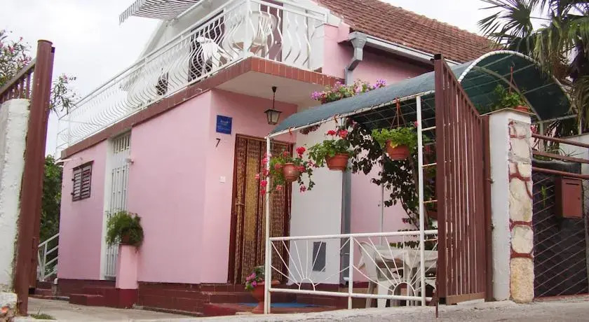 Apartments Mitrović