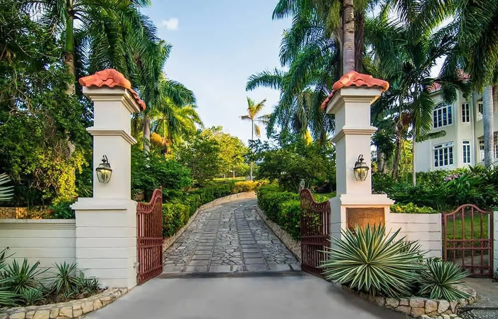 Sprawling 7BR Villa Overlooking the Sea Pool Hot Tub & Resort Access