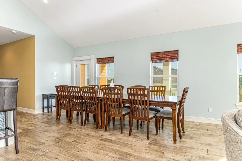 1 Holiday 4 Bedroom Home by RedAwning