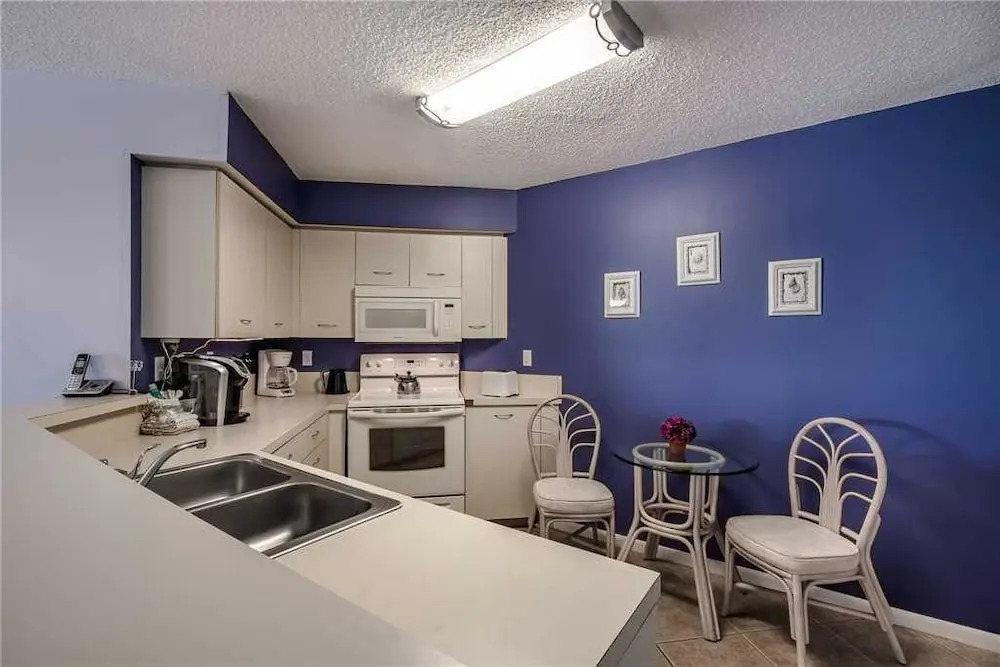 Vista Verde East - Two Bedroom Condo - 1-103