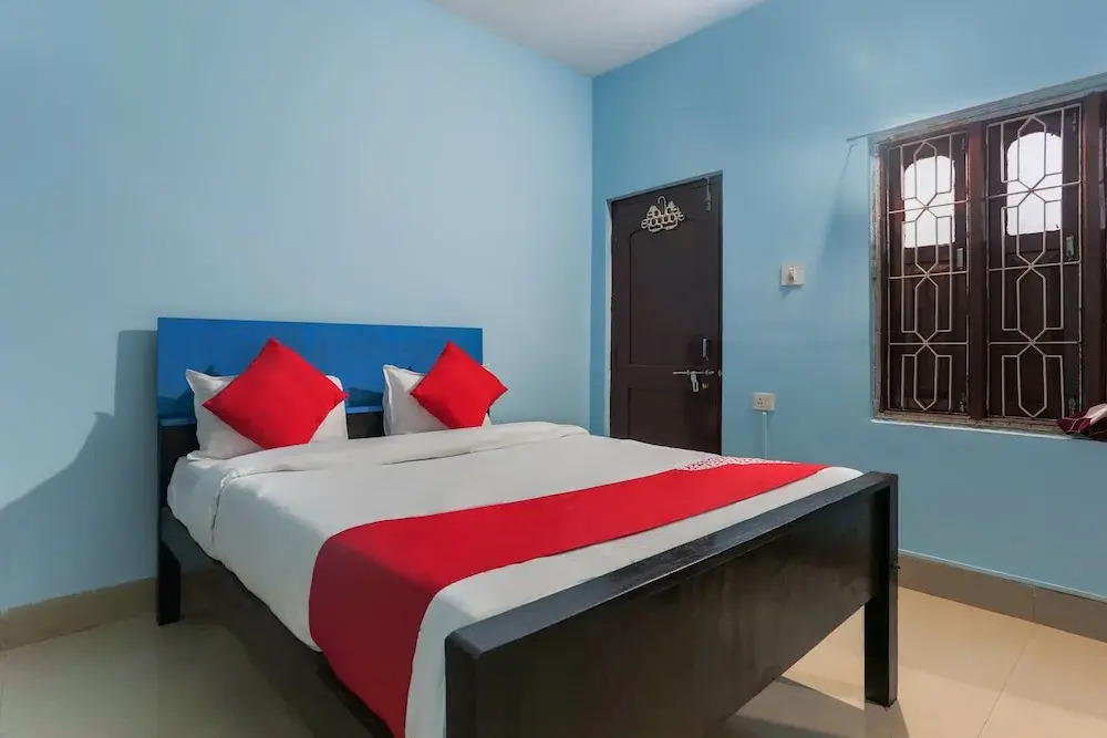 Royal Blues by OYO Rooms