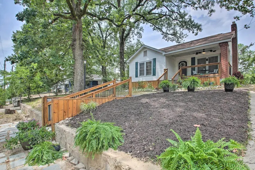 2 Mi to Central Ave: Quaint Hot Springs Home!