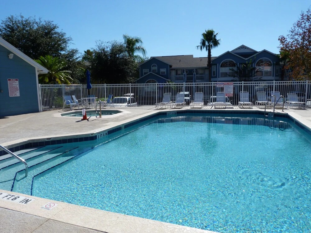 ​Near Theme Parks! Spectacular New 3 BR Home, Sleeps 7, Patio, Pool!