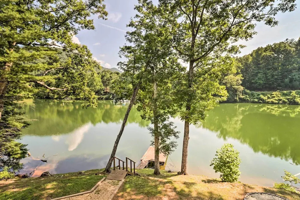 Lake Santeetlah Escape w/ Kayaks, Boat Slip & More