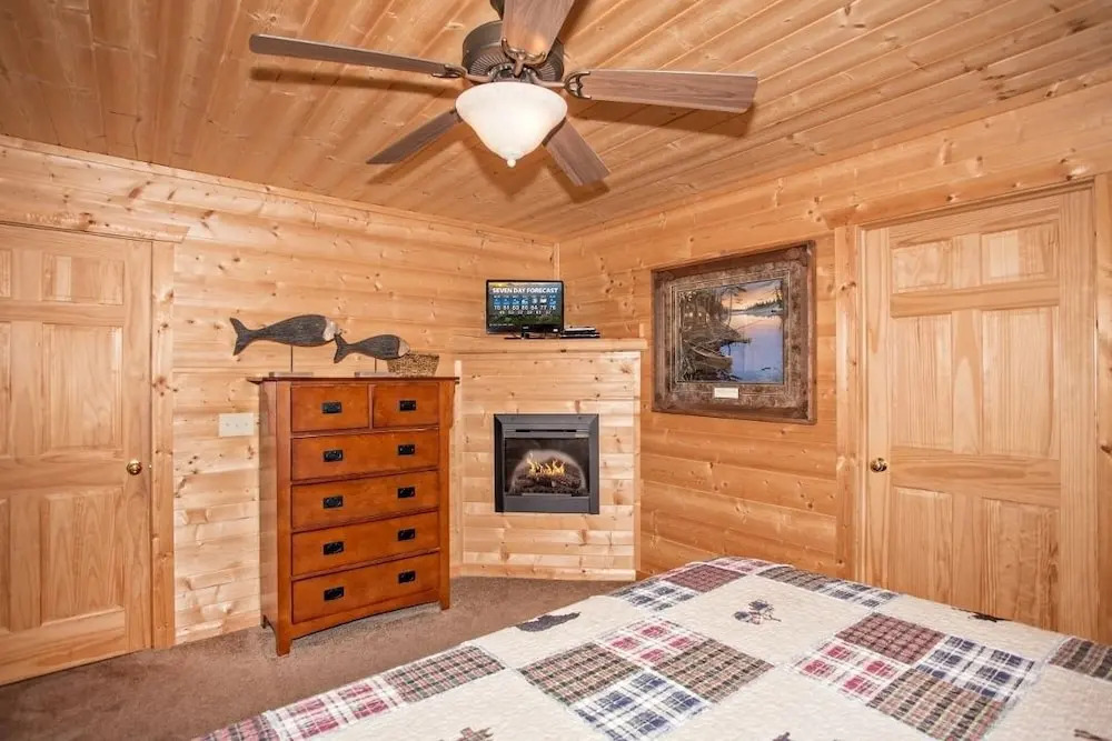 A Cabin to Remember 5 Bedrooms 5 Bathrooms Cabin