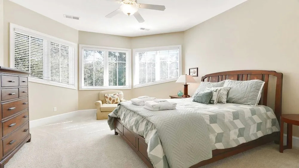 1a Sea Lane 6 Bedroom Home