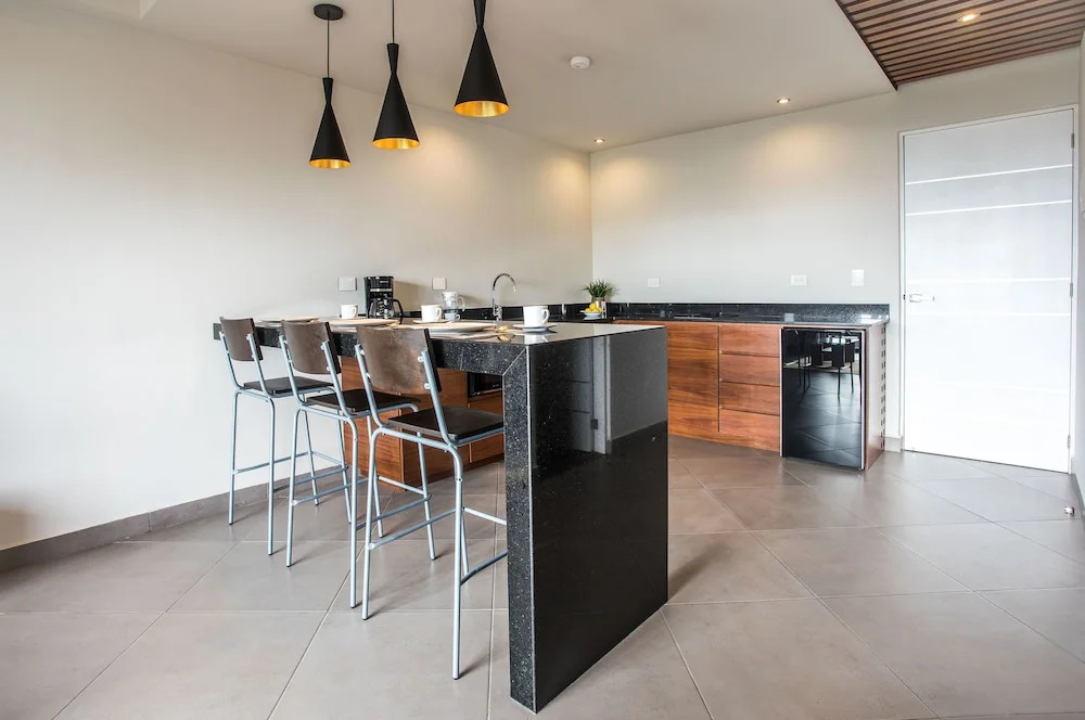 Honey B Suites