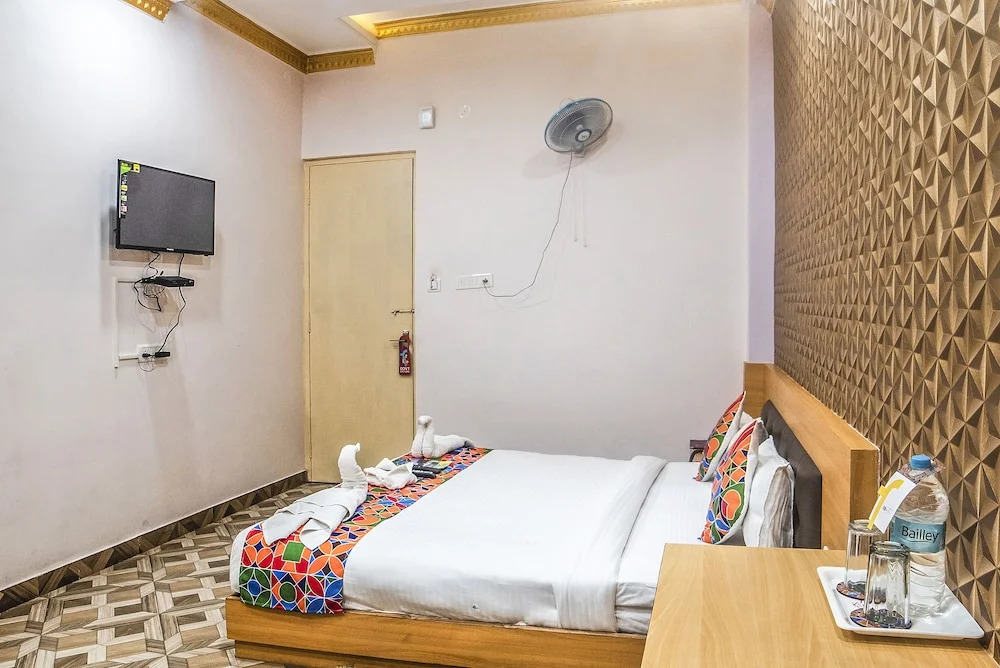 FabHotel R D Green