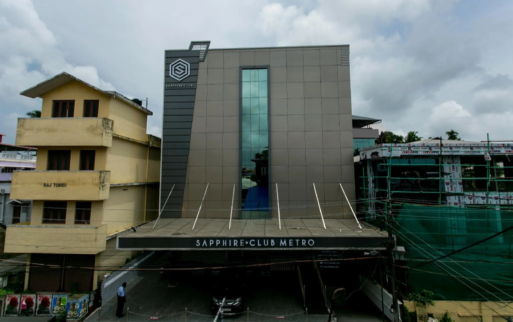 Sapphire Club Metro