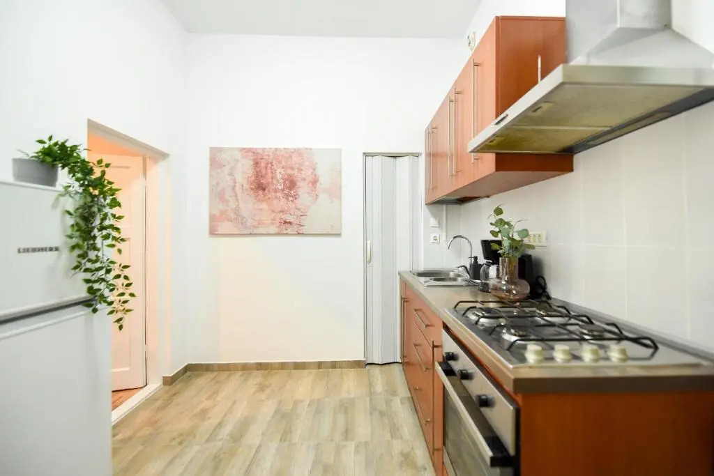 THE INDUSTRIAL. Huge Unirii Square Apartment