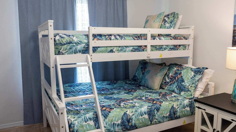 Walkable Location - 99 Steps to Beach - Pool