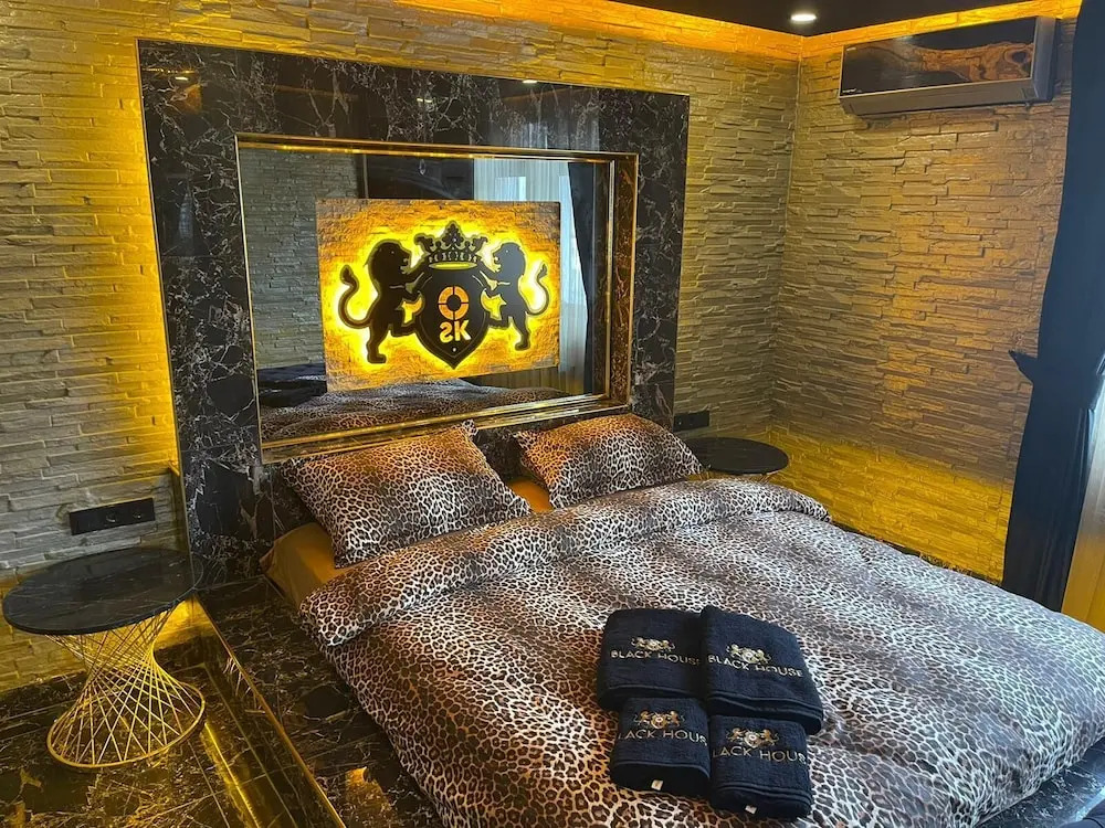 Black House
