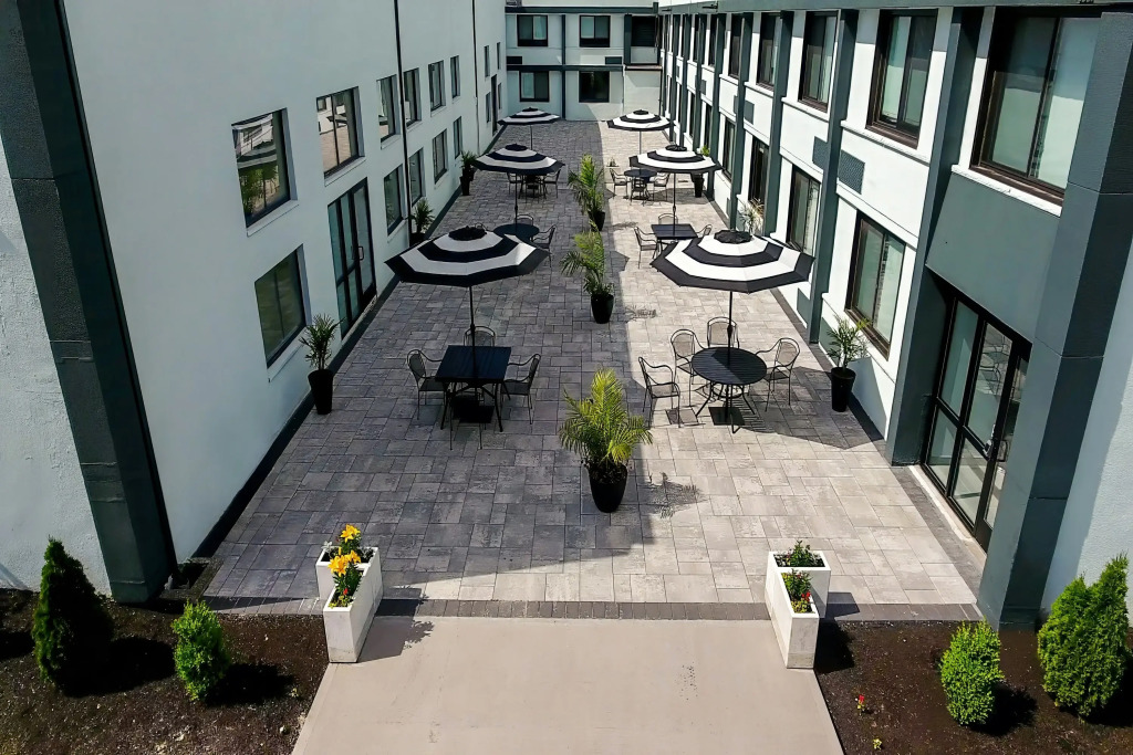 HomeTowne Studios by Red Roof & Conference Center Cortland