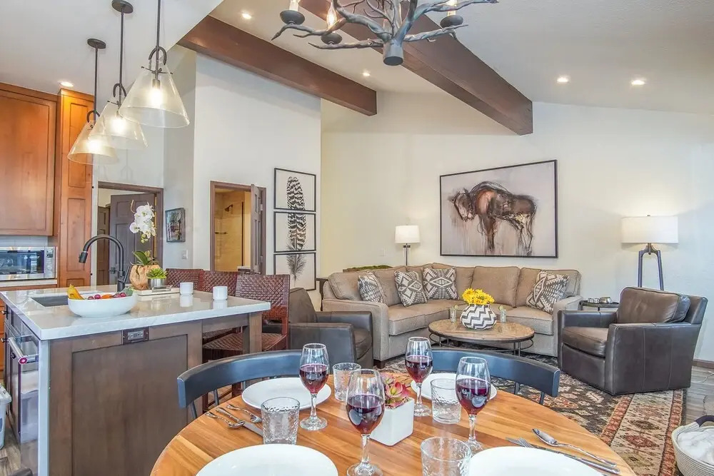 Skiway Chalet - Next to Warm Springs Lifts - Close to Natural Hot Springs