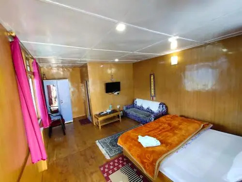 Dondrub Homestay & Resort