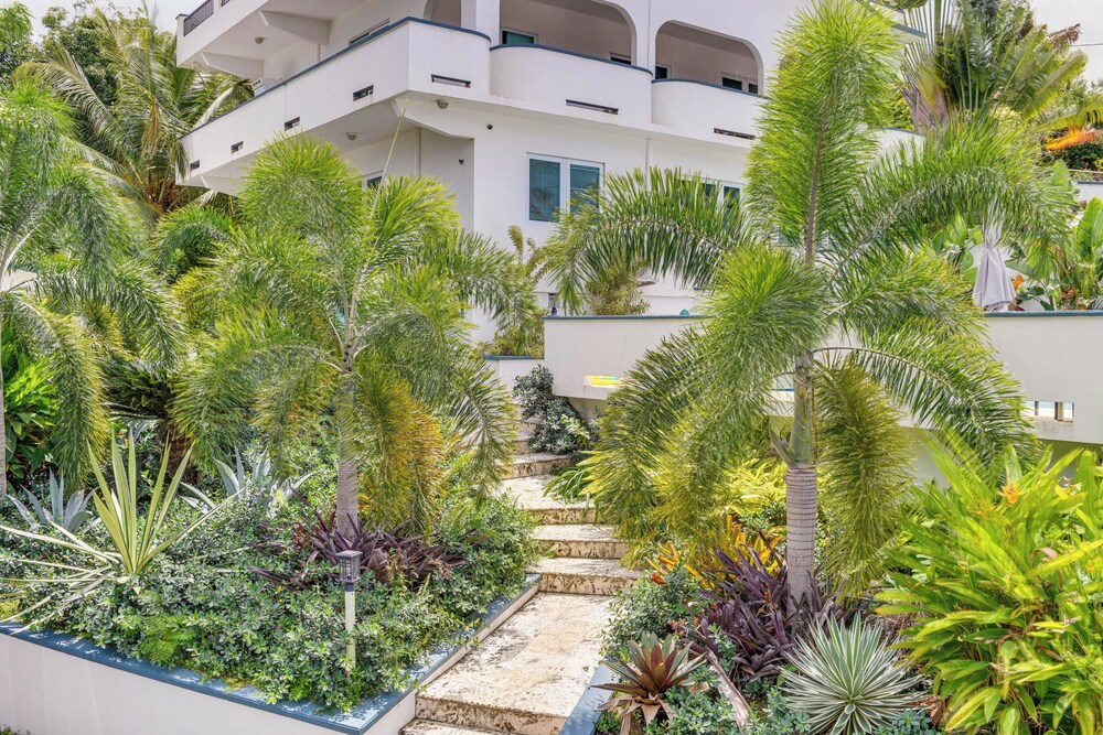 Hillside Vieques Casita w/ Pool & Hot Tub Access!