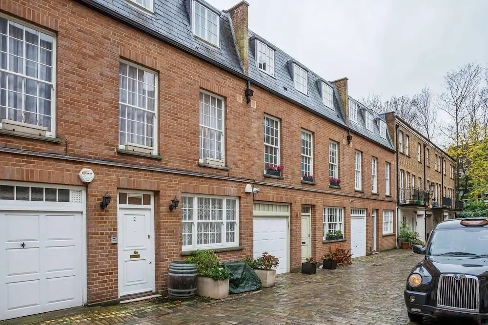 Bright and Cosy 3BR Mews House