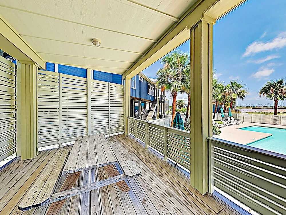 New Listing! Beautiful W/ Pool 3 Bedroom Home