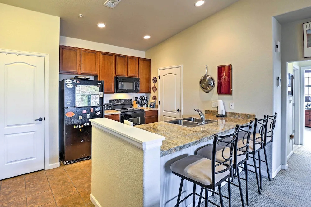 18 Mi to Winter Park: Granby Condo w/ Covered Deck
