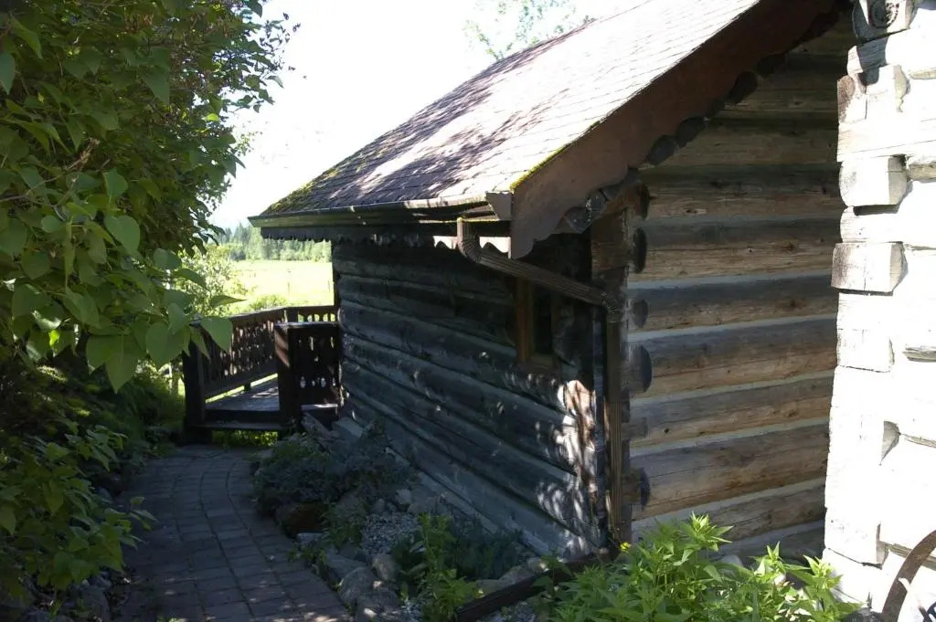 Nakiska Bear Ranch