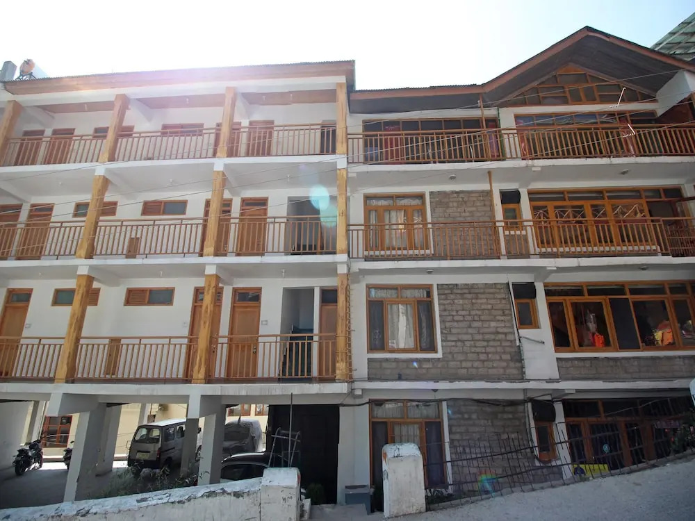 OYO 7625 Hotel Bhrigu