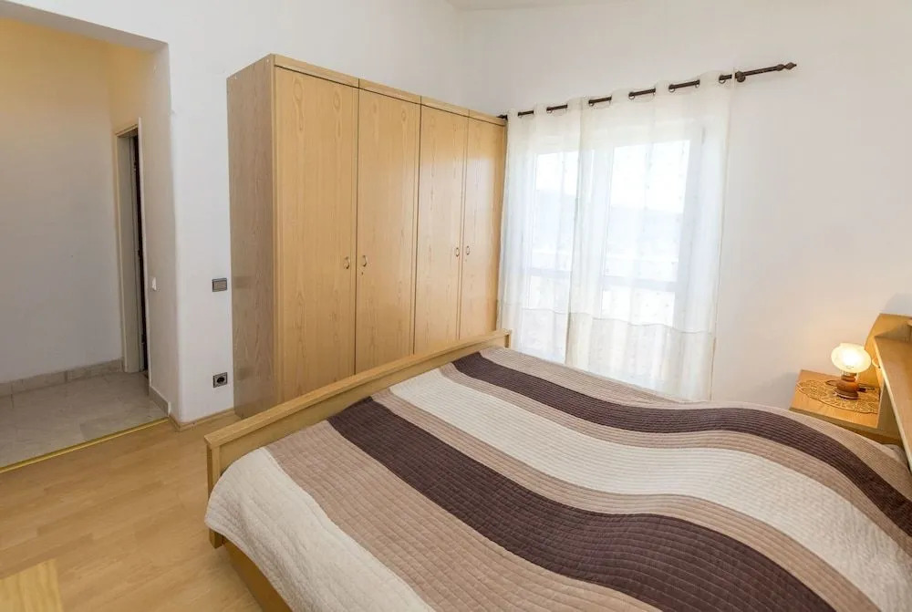 Apartment and Rooms Radojka