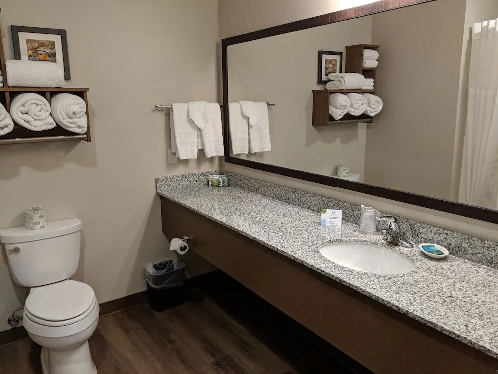 GrandStay Hotel & Suites