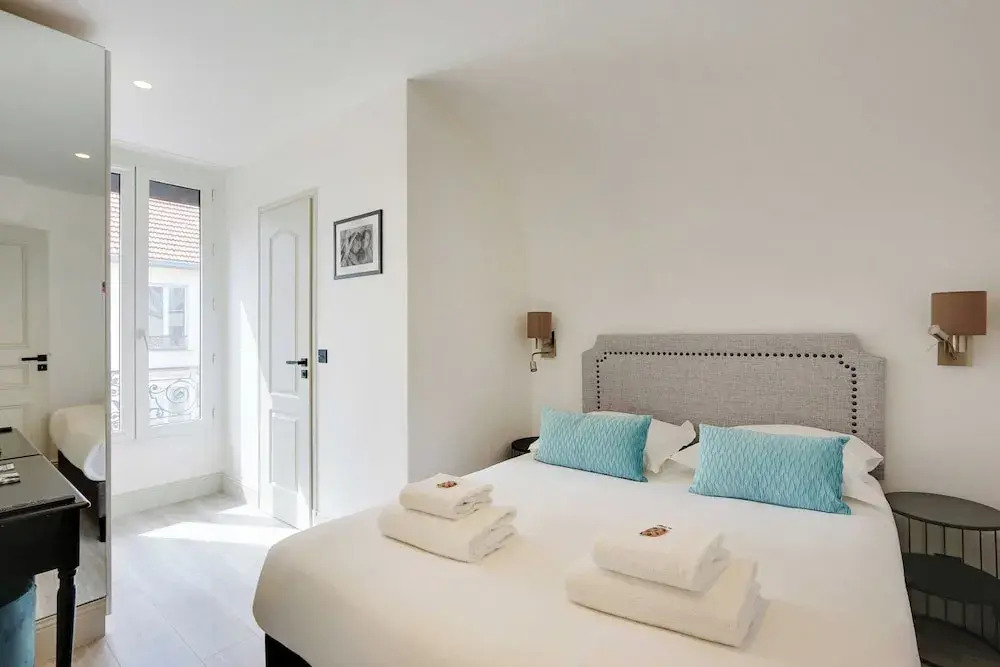 Cosy Apartment With Balcony - 2br/6p- La Roquette