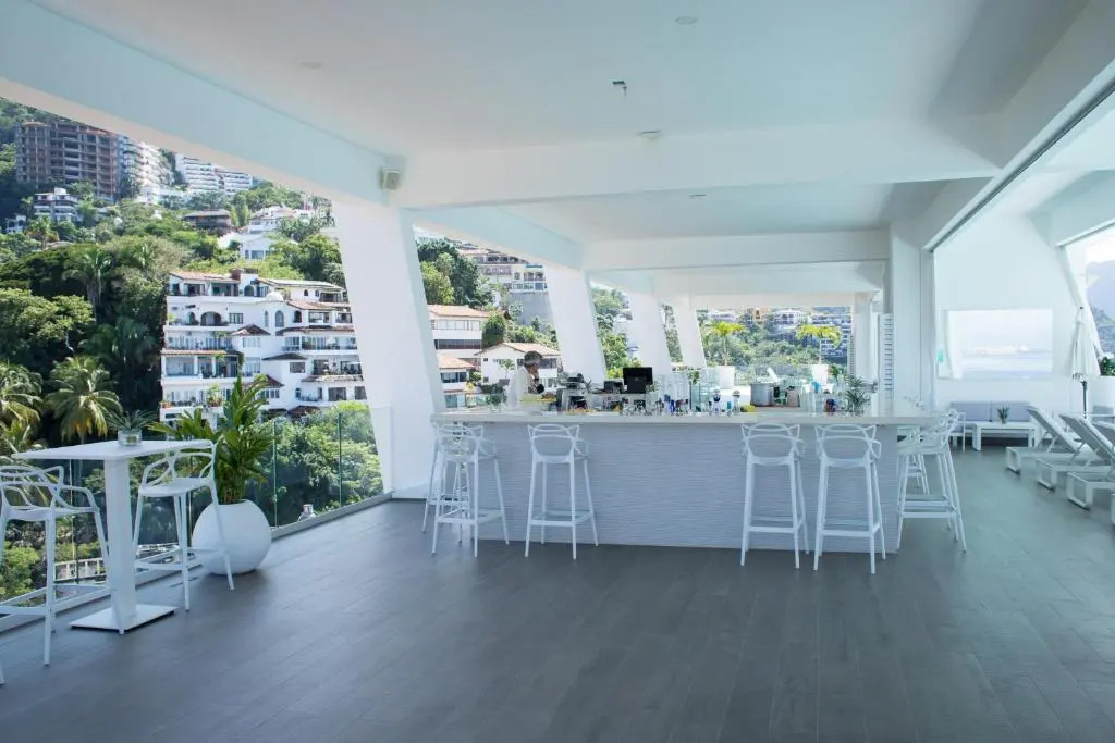 Ochid 4B Ocean Front 1500 Sq. Ft. Condo With 2 Bedrooms & 2 Bath