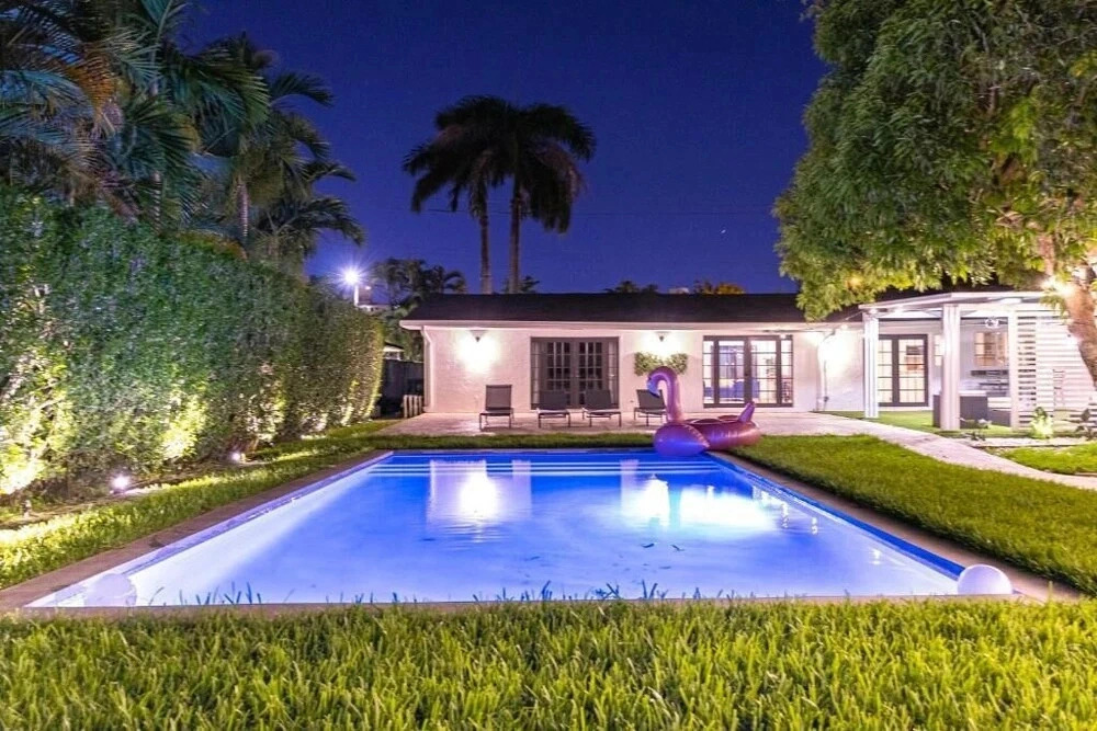 Lakefront Villa by Glam Homes