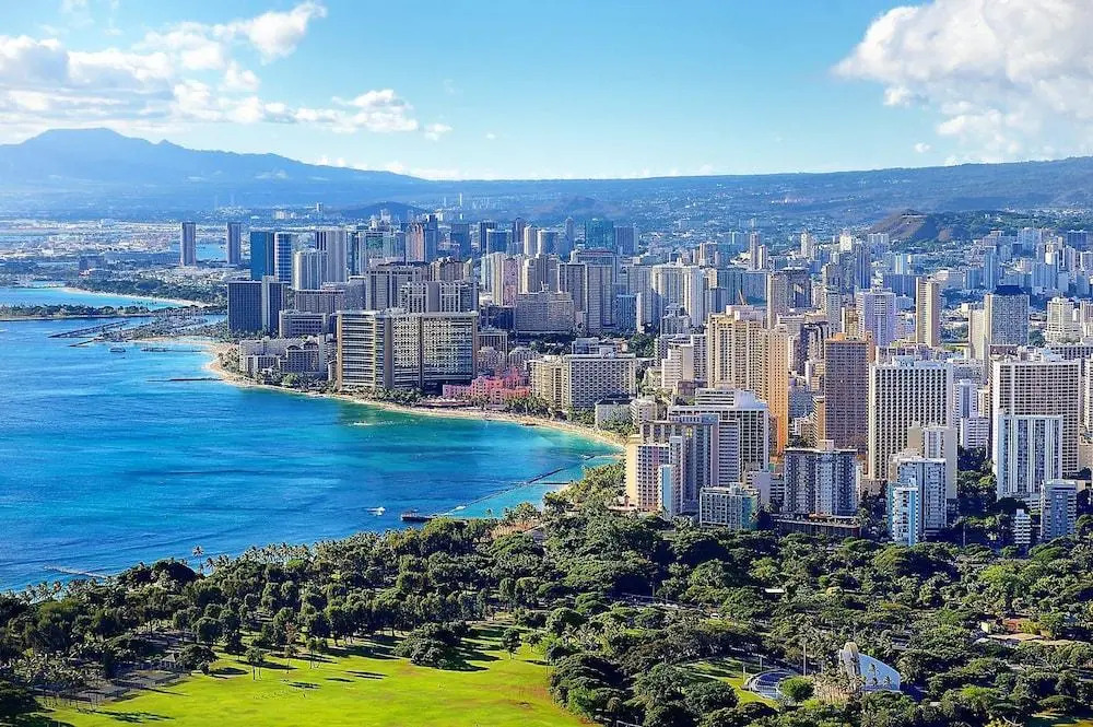 Waikiki Banyan - Moutnain View Tower 2 Suite 1205