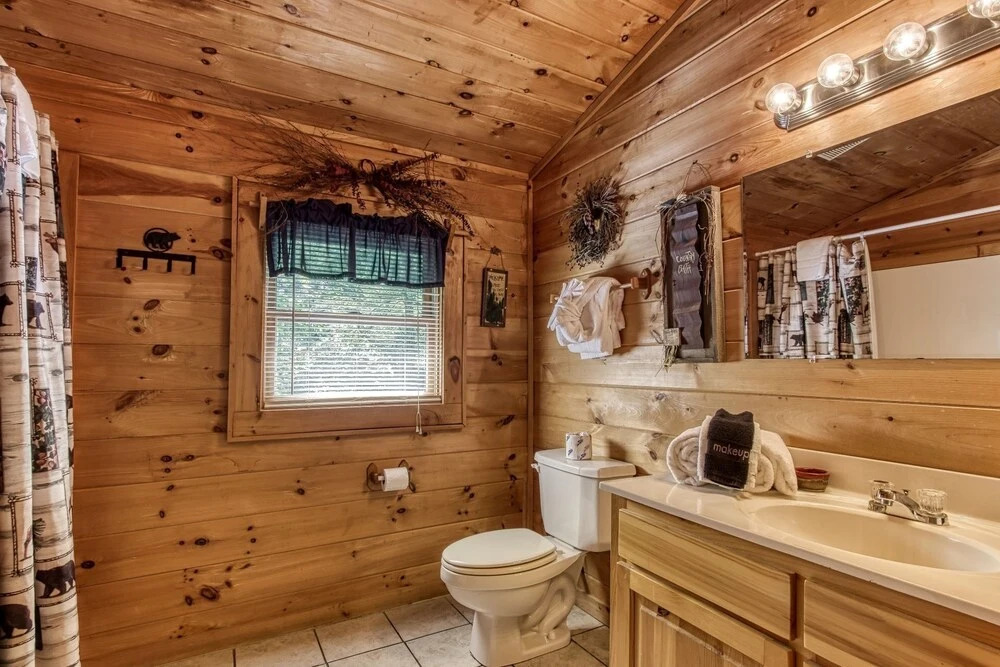 Mystic Mountain - Great Location! Close To All The Action! 2 Bedroom Cabin by RedAwning