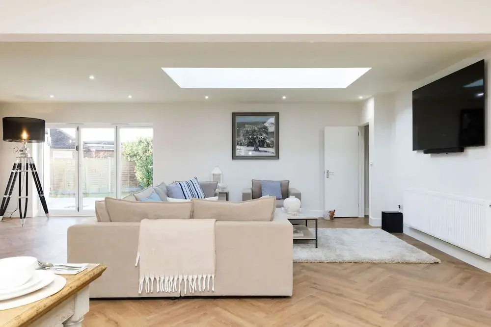 Beautiful 4-bed Close to South Downs Goodwood