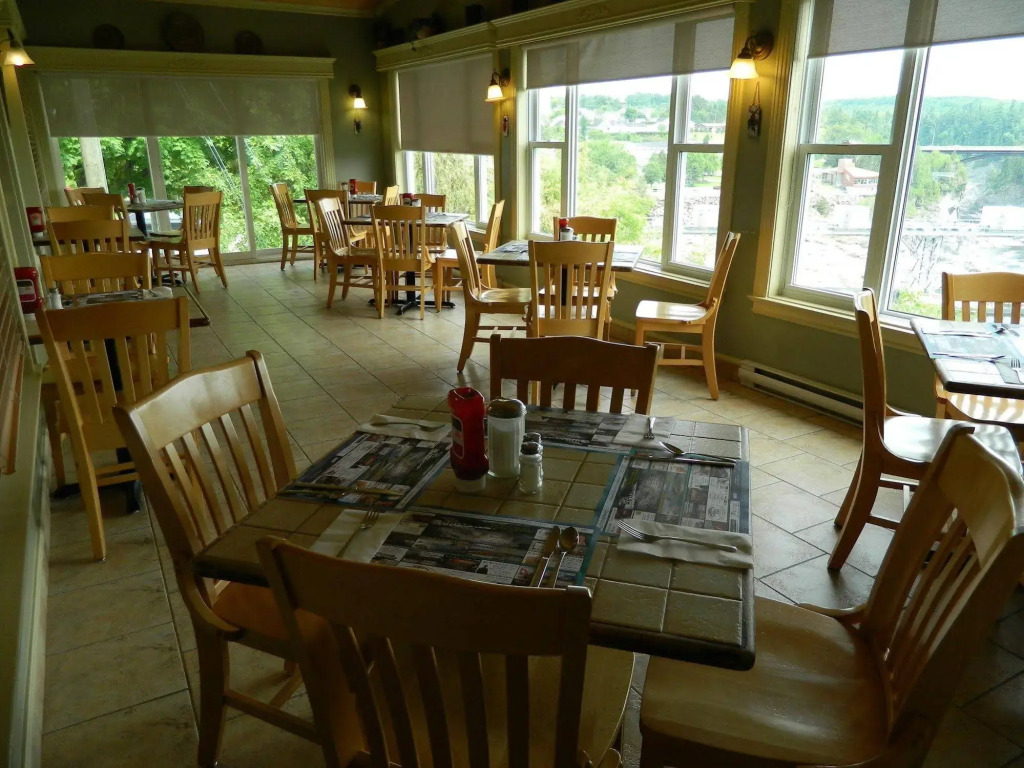 Hilltop Motel & Restaurant