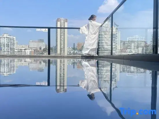 fei Hotel (Zigong Ziliujing Old Street Light Park)