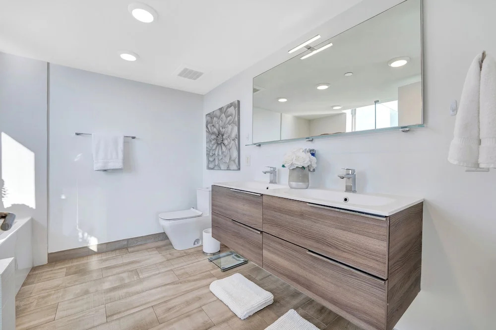 Stunning 2BR 2BA  Bay Harbour with Pool