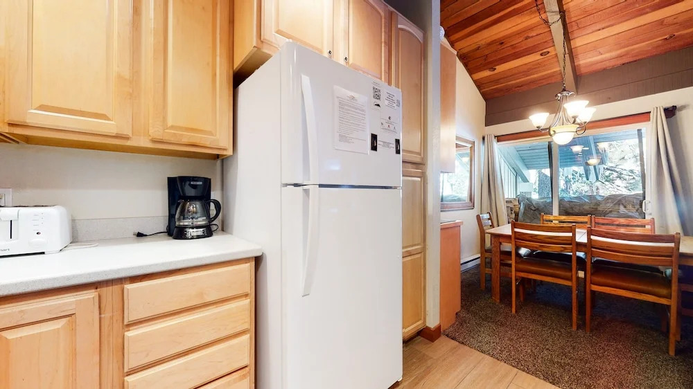 Horizons 4 168 Updated Upstairs Unit with Private Washer Dryer, Walk to Town, On Shuttle Route to Lodges by RedAwning