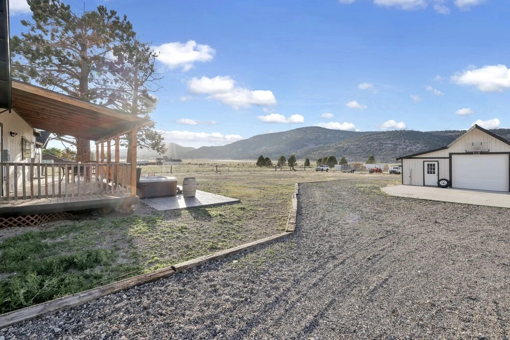 2130-bear City Ranch 4 Bedroom Home by Redawning