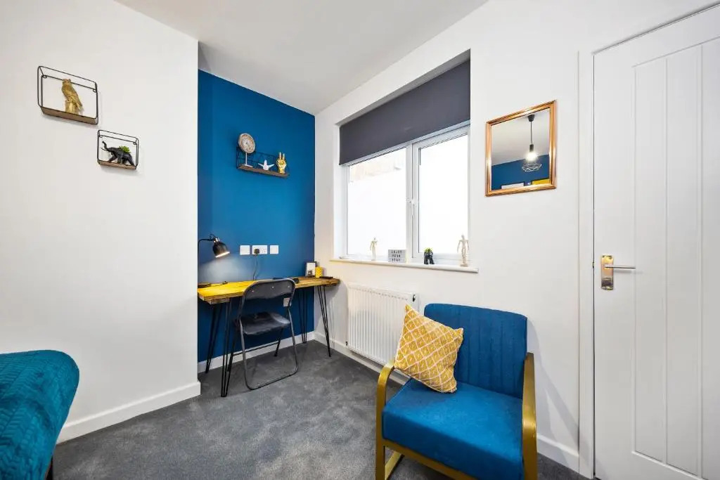 The Mount 7 bed house Sleeps 14 ENSUITE Free HS WIFI TVs in rooms CITY CENTRE Inspire Homes