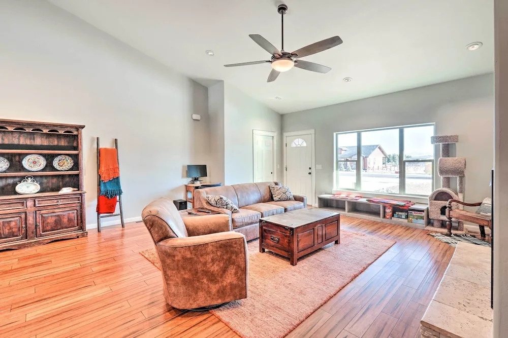 Spacious Williams Home w/ Yard: Near Hiking!