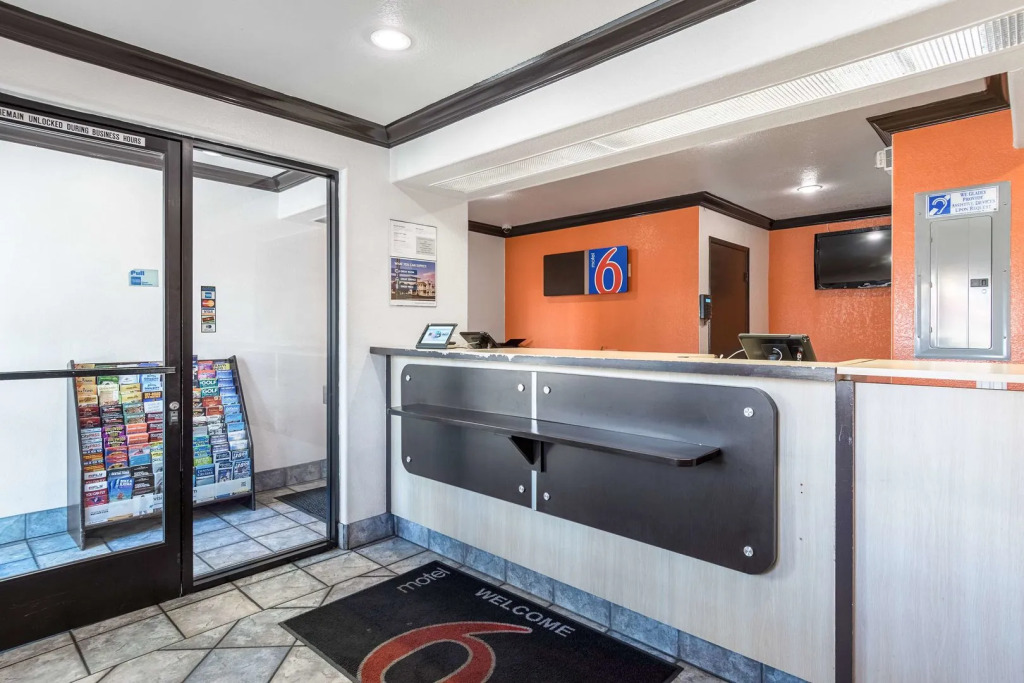 Motel 6 Riverside, CA - UCR East