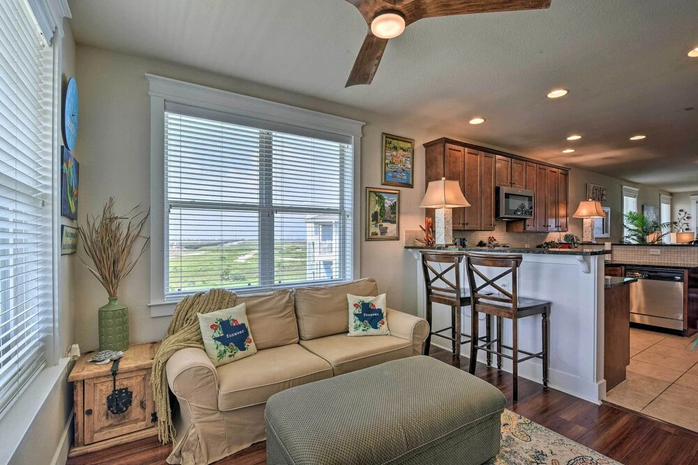 Pointe West Family Retreat: Balcony & Ocean Views!